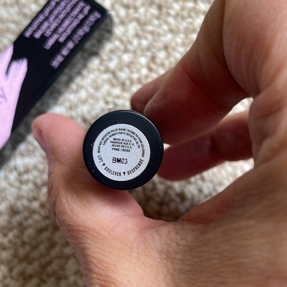 Mary Kay Intuitive pH Lip Balm Pink Rose color changing to your personal pH mood - Picture 3 of 7